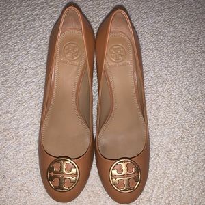 Tory Burch Chelsea Wedges